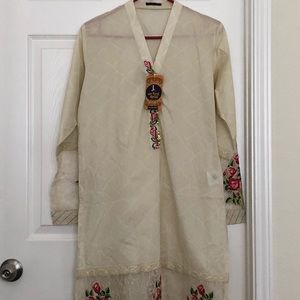 Junaid Jamshed Creme w/ floral design kurti